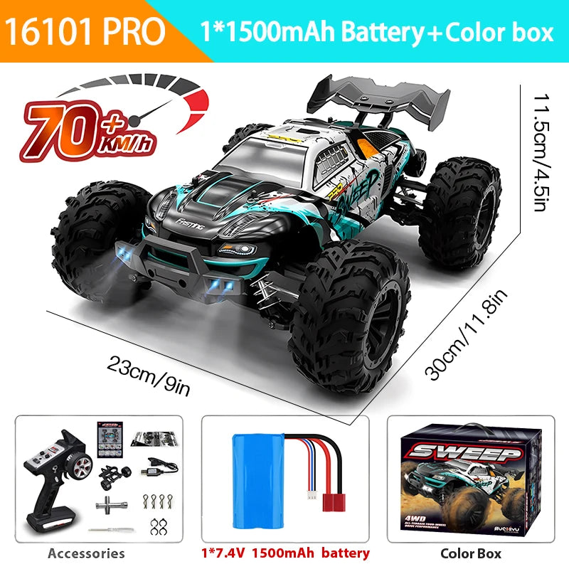 Zwart en roze RC monstertruck met grote, modderige banden en blauwe LED-verlichting, in actie op een stoffige terreinbaan. Geschikt voor extreme terre