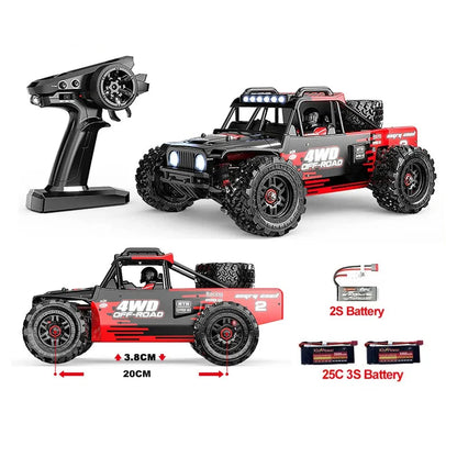 Rood-zwarte 4WD off-road RC terreinwagen met grote knipperende koplampen en zwarte rubberen banden, uitgerust met een zwarte stuurunit en 2S/25C 3S ba