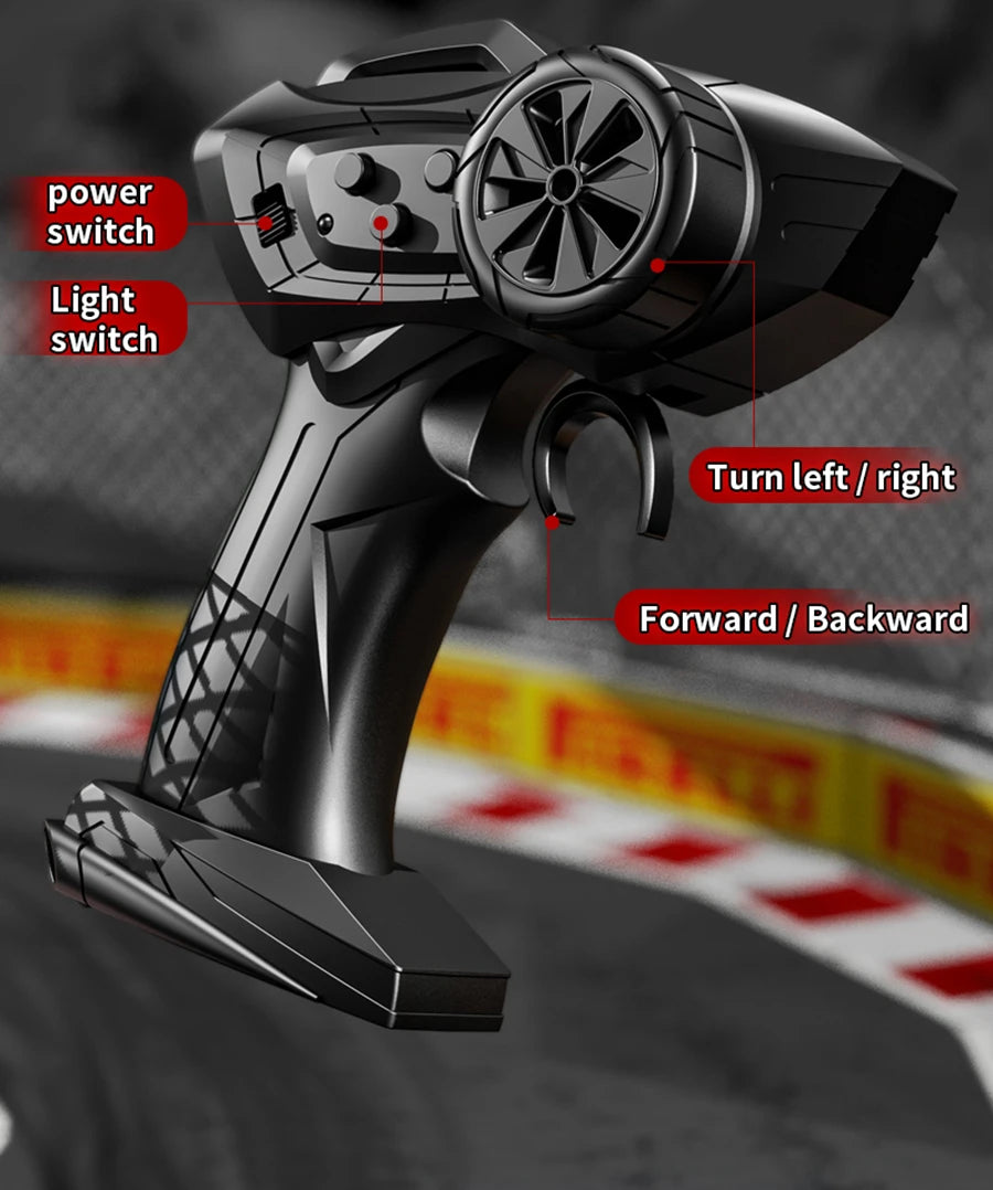Zwart 4WD RC-raceauto met glanzende lak, zichtbare schokdempers en nummer 1 op de zijkant, voor speelplezier en stadsraces. Blauwe variant en afstands