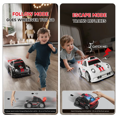 Zwart en witte RC-raceauto’s met HD-camera en rood-wit strepen, bestuurd via een handbediende controller met scherm. Perfect voor speelgoedraces en li