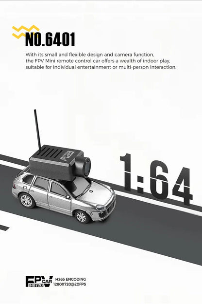 Een 1/64 schaalmodel auto met een zwarte camera en antenne op het dak, getoond in zilver, roze en geel, geschikt voor speelgoed- en verzamelaarsdoelei