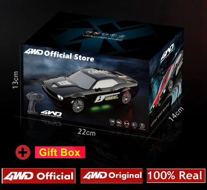 Zwart 4WD RC-raceauto met glanzende lak, zichtbare schokdempers en nummer 1 op de zijkant, uitgerust voor speelplein of binnenhuis gebruik. Blauwe var