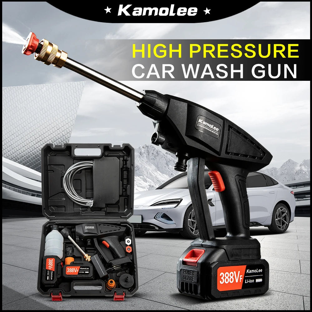 De Kamolee high pressure car wash gun met 388V Li-ion accu, zwart met rode accenten, staat naast haar opbergkoffer voorzien van slang en accessoires, 