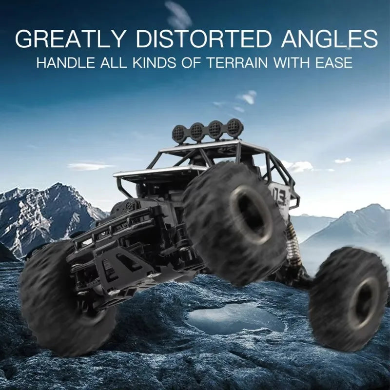 ZWN Rock climber, een zwarte, alloy-upgrade RC-4WD terreinwagen met grote, zichtbare banden en een stuurunit. Geschikt voor off-road avonturen en stei