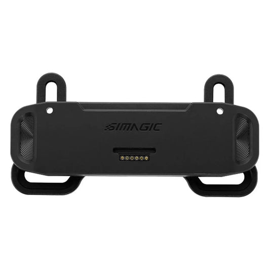 Zwarte Simagic-adapter met goudkleurige contactpunten en ventilatieopeningen, geschikt voor gamingheadsets. Compacte, robuuste constructie voor betrouwbare verbinding tijdens gaming.