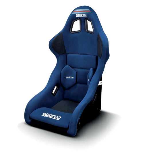 Blauwe Sparco racestoel met zwart mesh, zichtbare logo’s en sportieve vorm, geschikt voor auto’s en racevoertuigen. Premium comfort voor motorsport of race-gebruik.
