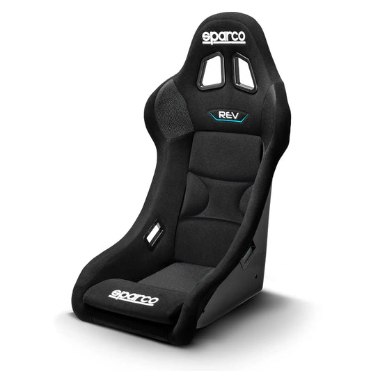 Een zwarte Sparco REV racestoel met opvallende witte logo’s en blauwe accenten, gemaakt van textiel en kunststof, speciaal ontworpen voor sportwagens en raceauto’s.