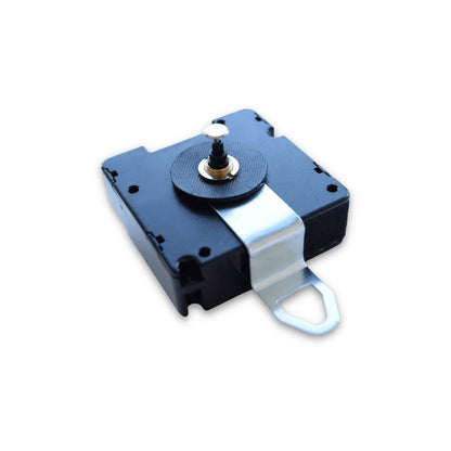 Zwart plastic schakelaar met zilverkleurige metalen bevestigingsclip en centraal geplaatste knop. Geschikt voor elektronische projecten en DIY-apparatuur.