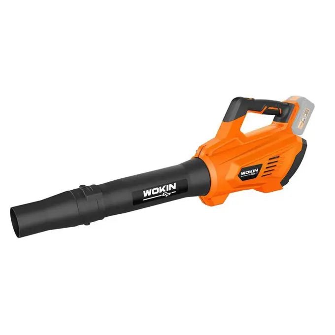 De Wokin bladblazer in levendig oranje en zwart, met zichtbare batterij en handvat, is een krachtige, draadloze bladblazer voor tuin- en outdoorgebruik. Geschikt voor het snel en effectief verwijderen van bladeren en takken.