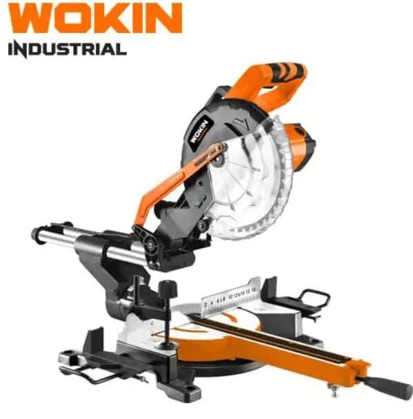 Wokin industriële maaikrachtzaag met oranje handgrepen en zilveren snijplaat, geschikt voor precisie-snijwerk in hout en metaal. Zichtbaar met meetlat en verstelbare basis voor professioneel gebruik.