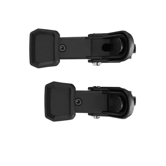 Zwart plastic kabelclip met schroefmontage, geschikt voor kabelbeheer in kantoor- en technische installaties. Compacte, robuuste constructie voor veilige kabelbevestiging.