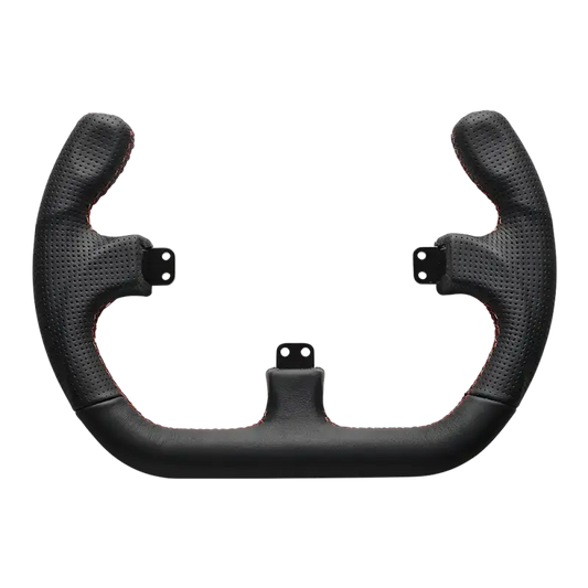 Zwart stuurwiel met perforatie en rode naad, gemaakt van leer voor gaming. Geschikt voor racegames en simulaties, met verstelbare bevestigingspunten.