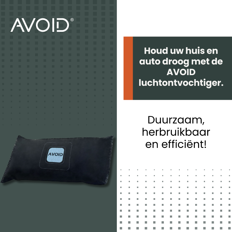 Zwart, textiel hoofdbandje met een lichtblauw label dat 'AVOID' draagt, bedoeld voor gebruik bij het vermijden van ongewenste contacten. Geschikt voor veiligheid en privacy in openbare ruimtes.