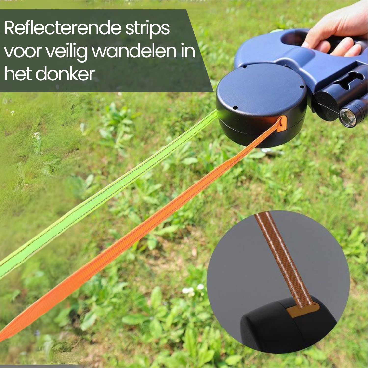 Een blauw-witte hondenhalsband met opvouwbare rol en metalen gesp, geschikt voor wandelingen. Geschikt voor honden, met comfortabele grip en veilige sluiting.