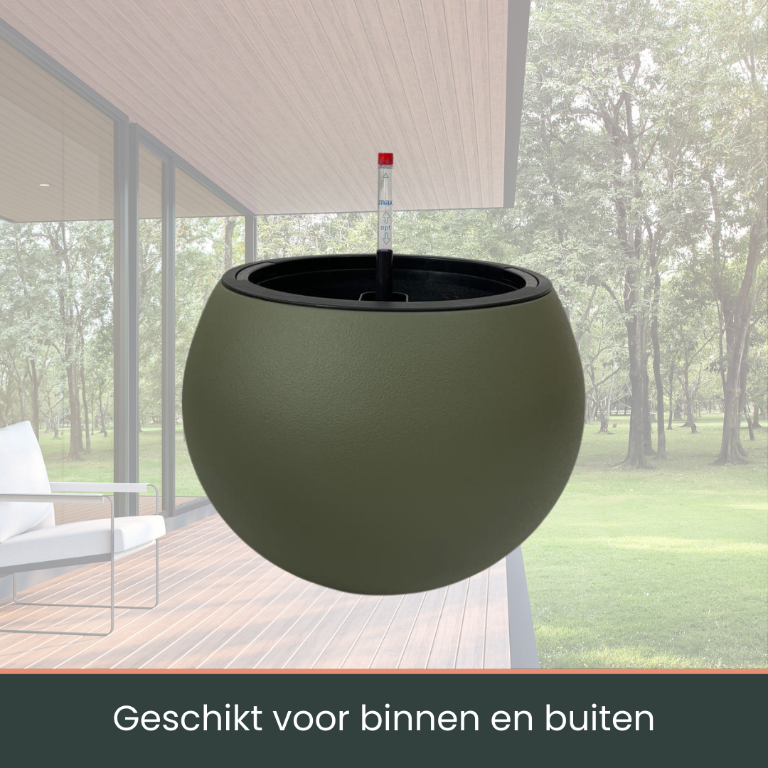Een moderne, olijfgroene koffiezetapparaat met zwart accent, voorzien van een stijlvolle, ronde vorm en een zichtbare stift in de opening. Ideaal voor koffiezetapparaten en kantooraccessoires.