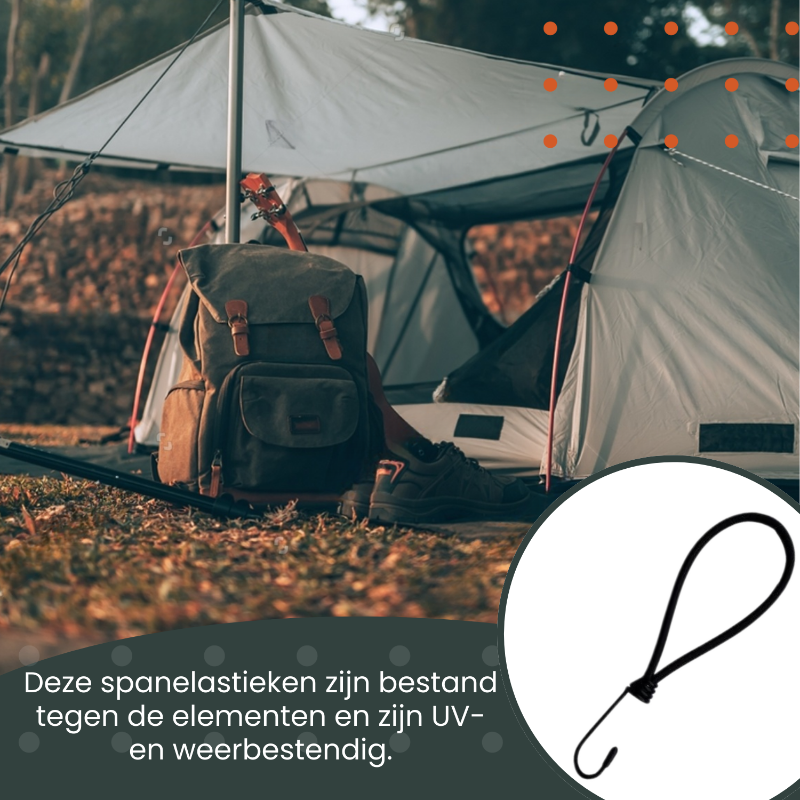 Zwarte, flexibele kabels met metalen haakjes, opgehangen in een losse bundel. Geschikt voor kabelorganisatie en stroomvoorziening in kantoor- en huishoudelijke omgevingen.
