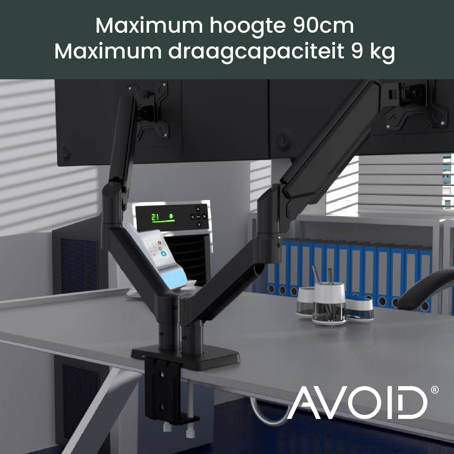 Zwarte, verstelbare V-vormige monitorarm voor dubbele schermen, met sterk metaalconstructie en montageplaten. Ideaal voor ergonomisch werkplekdesign en thuisbureaubedrijf.