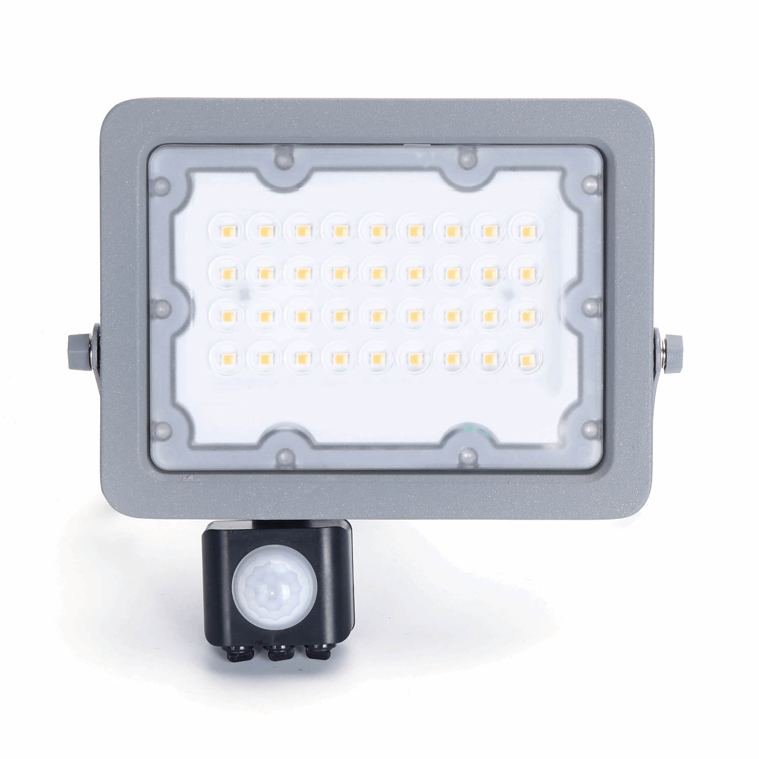 Grijze LED buitenspot met bewegingssensor, voorzien van een witte diffuser en zichtbare schroefmontage. Ideaal voor veiligheid en verlichting in tuinen of op terrassen.