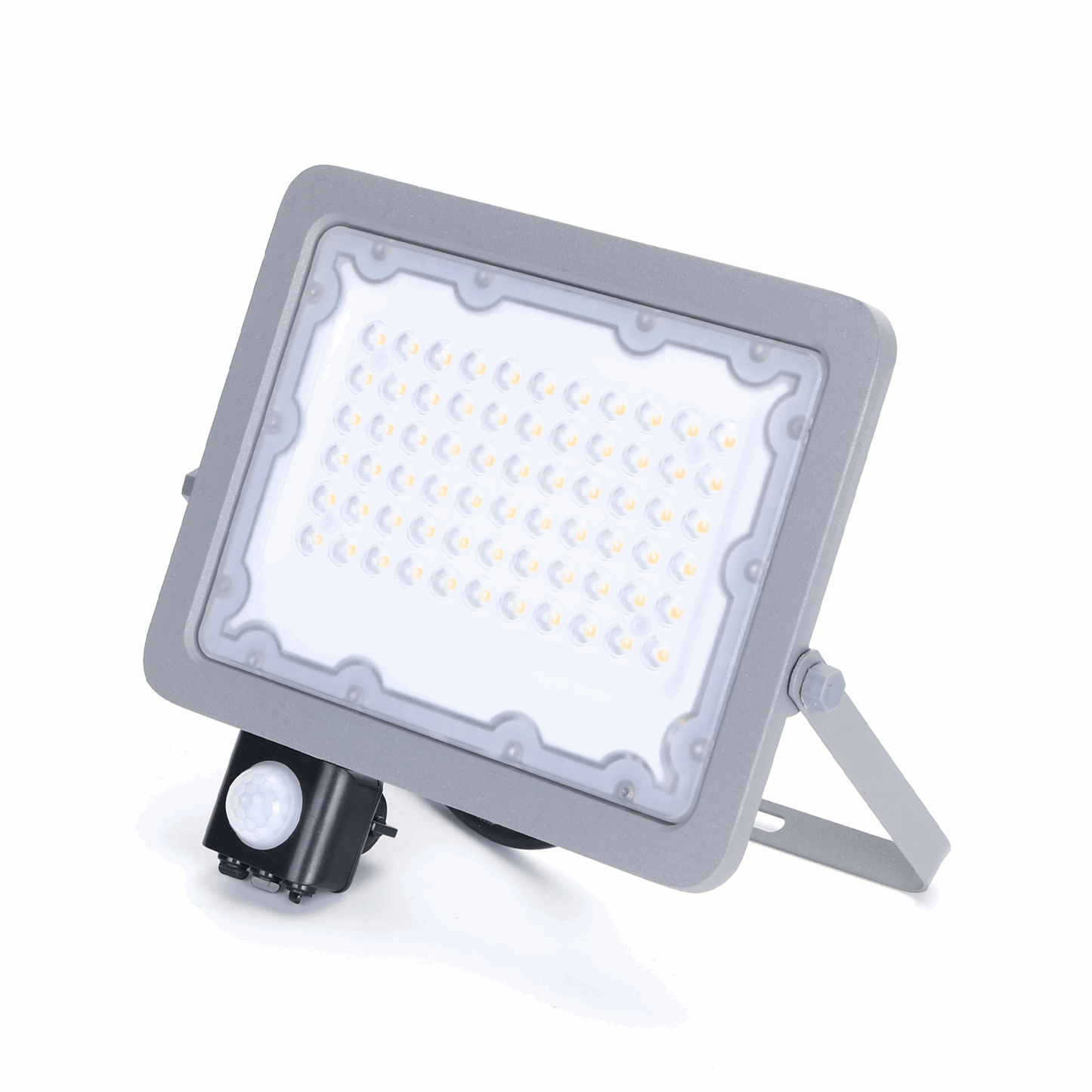Grijze LED-stralingslamp met bewegingssensor, voor buitenverlichting. Zichtbare LED’s en zilverkleurige montageschroef voor veilige installatie.