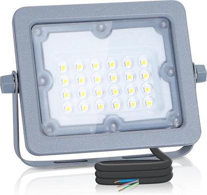 Grijs LED-stralingslamp met zichtbare LED-chips en montagearm, geschikt voor buitenverlichting. Robuust ontwerp voor tuin- en terrasverlichting.