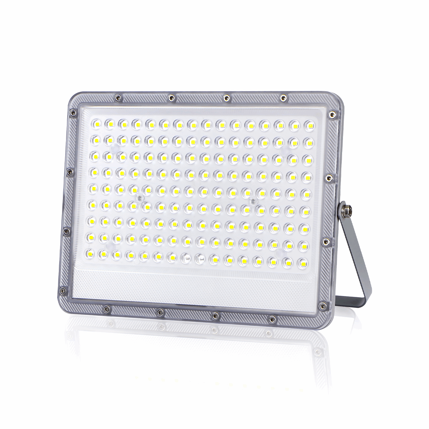 Zonnepanelenverlichting met 100 LED’s, zilverkleurig aluminium kastje en afstandsbediening. Ideaal voor tuinverlichting of buitenverlichting, met zichtbare zonnepaneel en bedieningsknoppen.