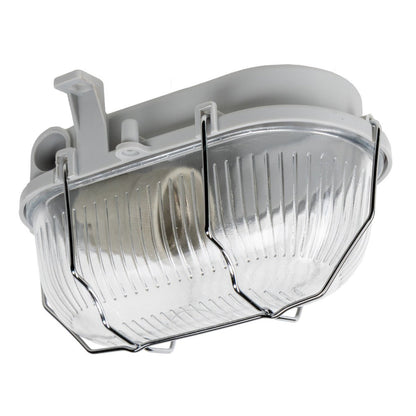 Grijze plastic lichtkap met transparante, geribbelde glazen kap en metalen beveiligingsframe, geschikt voor industriële verlichting en buiteninstallaties.