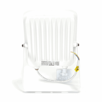 Een witte Aigostar 100W LED buitenverlichting met IP65 bescherming, uitgerust met een bewegingssensor voor veilige nachtverlichting. Geschikt voor tuin, terras of garage met automatische detectie.