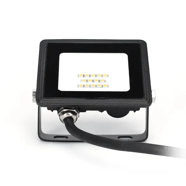 Zwart LED-stralingslamp met zichtbare chip en glazen kap, geschikt voor buitenverlichting. Robuust ontwerp met metalen voet voor wand- of plafondmontage.