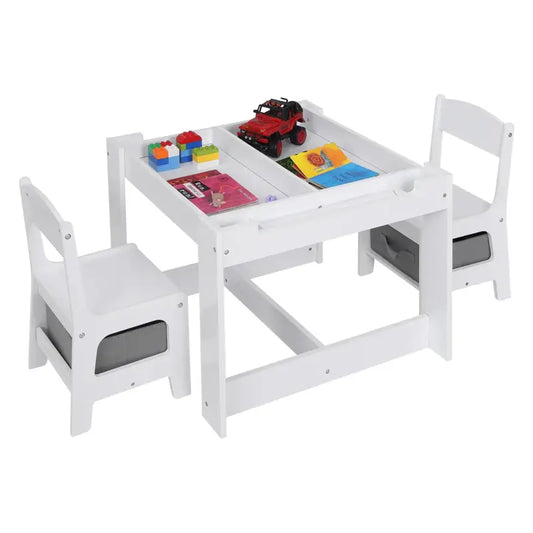 Wit houten kindertafel met twee bijpassende stoelen, voorzien van opbergvakken en een schuiflade, ideaal voor kleuters en jonge kinderen in de woonkamer of speelruimte.