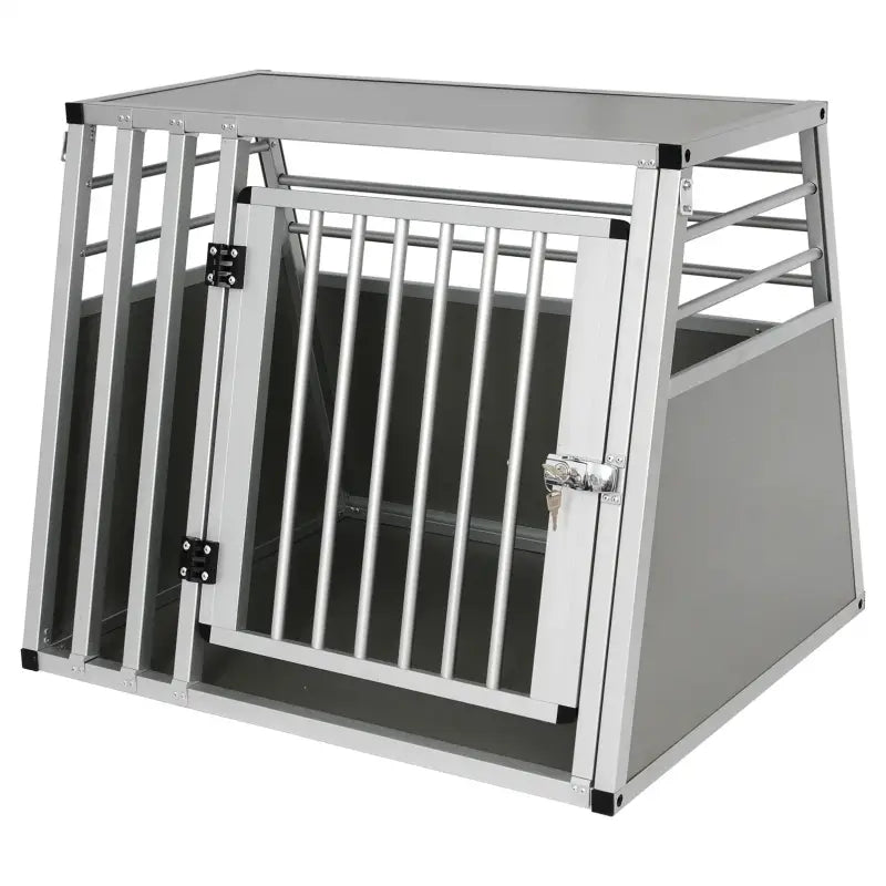 Zilverkleurige metalen hondencage met sluitbare deur en slot, geschikt voor reis of huisgebruik. Robuust ontwerp met horizontale staven en verstelbare onderdelen voor veiligheid en comfort.