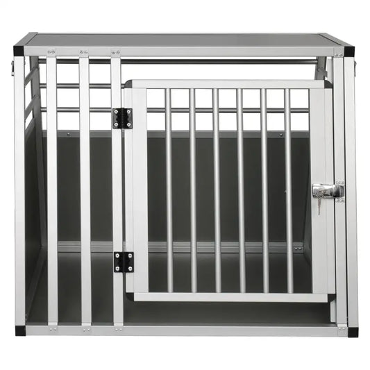 Zilverkleurige metalen hondencage met sluitbare deur en slot, geschikt voor reis- en huisgebruik. Robuust ontwerp met verticale staven en verstelbare onderdelen voor veiligheid.