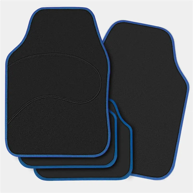 Zwarte autovloermatten met blauwe rand, gemaakt van zacht textiel, geschikt voor auto’s. Perfect voor binnenruimte bescherming en stijlvolle accenten.