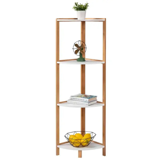 Een houten hoekboekenkast met vier witte, gebogen planken, geschikt voor kleine ruimtes. Ideaal voor het opbergen van boeken of decoratie in een hoek.