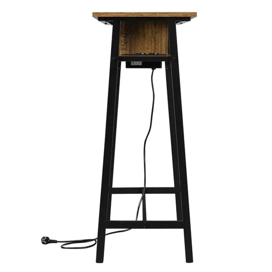 Een houten barhocker met zwart metalen frame, voorzien van een ingebouwde wijnrek en ondersteunende plank. Geschikt voor wijnservering en barfunctie in woon- of horecaomgevingen.