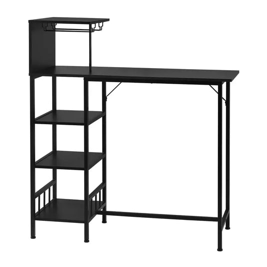 Zwarte hoge bar met glazen hangers en planken, geschikt voor woonkamer of slaapkamer. Modern design met koffie- en decoratieartikelen, ideaal voor thuisbar of kleine ruimte.