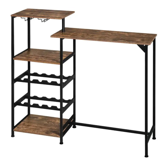 Een industriële wijnrek met houten planken en zwart metaal, uitgerust met schuine houders en een brede ondersteunende plank. Ideaal voor wijnopslag in de keuken of woonkamer.