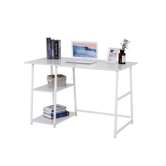Een witte, minimalistische werktafel met twee ondersteunende planken, geschikt voor thuisbureau of kantoor. Op de tafel staat een laptop, boeken en decoratieve accessoires voor een functionele werkomgeving.