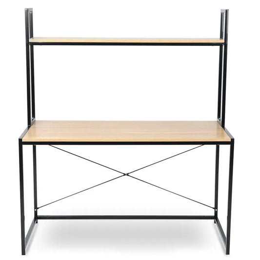 Een moderne, zwart metalen bureau met licht houten blad en ondersteunende kruisbeugels, ideaal voor thuiswerk of studie. Geschikt voor kantoor- en studieomgevingen met minimalistisch design.