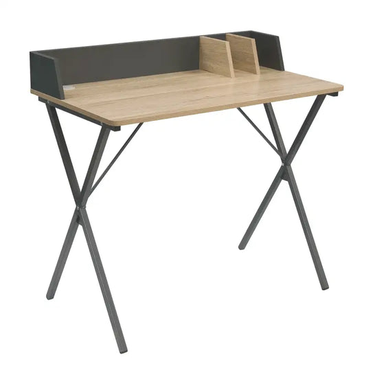 Een moderne schrijftafel met licht houten blad en donkergrijze X-vormige metalen poten, voorzien van een privacy-scherm voor thuiswerk of kantoor. Ideaal voor een minimalistisch bureau of studieplek.