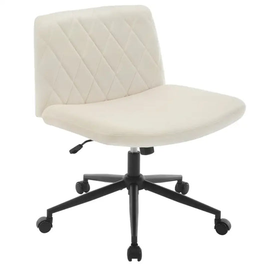 Een crèmekleurige, gestoffeerde kantoel met diamantstiksel en zwarte wielen. Geschikt voor moderne kantoor- of thuiswerkomgevingen met stijlvolle zitcomfort.