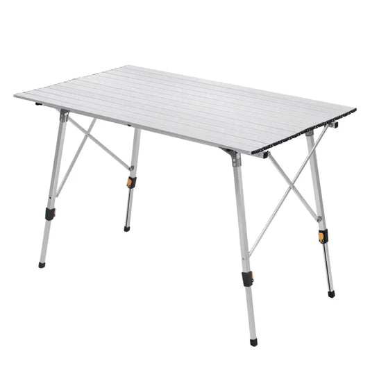 Zilverkleurige vouwtafel met aluminium frame en verstelbare poten, geschikt voor kamperen of terrasgebruik. Op de tafel staan bierflessen, glazen en een mandje met citroenen.