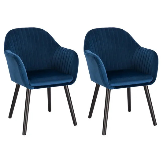 Blauwe fluweelstoelen met gestoffeerde armleuningen en zwarte metalen poten, geschikt voor moderne woonkamer of eetkamer. Zichtbare textuur en comfortabele zitting voor stijlvolle interieurdecoratie.