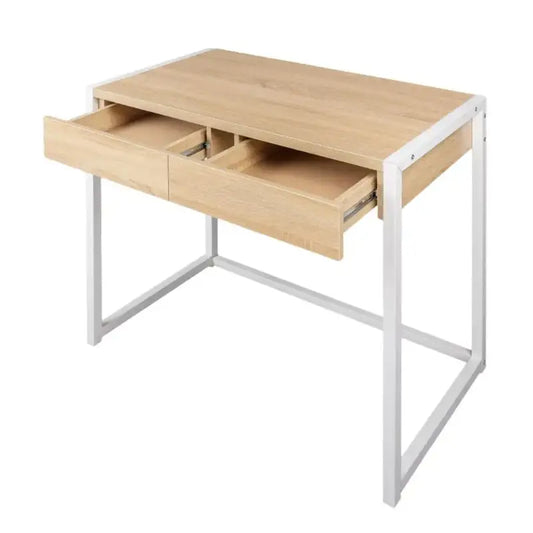 Een minimalistisch houten bureau met witte metalen poten en twee lades, geschikt voor thuiswerken of studie. Modern design met lichte eikenfinish voor een rustige werkomgeving.
