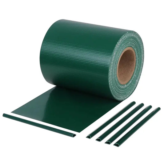 Groene, textuurrijke rollenfolie met kartonnen kern, geschikt voor tuin- en landschapsprojecten. Perfect voor het afdekken van grond of als bescherming voor planten en structuren.
