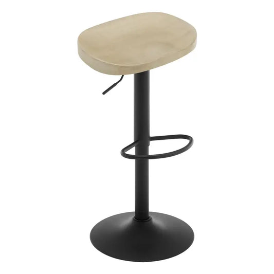 Een hoge barstoel met een natuurlijk houten zitvlak en een zwart metalen frame, voorzien van een handgreep en een verstelbare zitting. Ideaal voor moderne keukens of bars met een industrieel design.