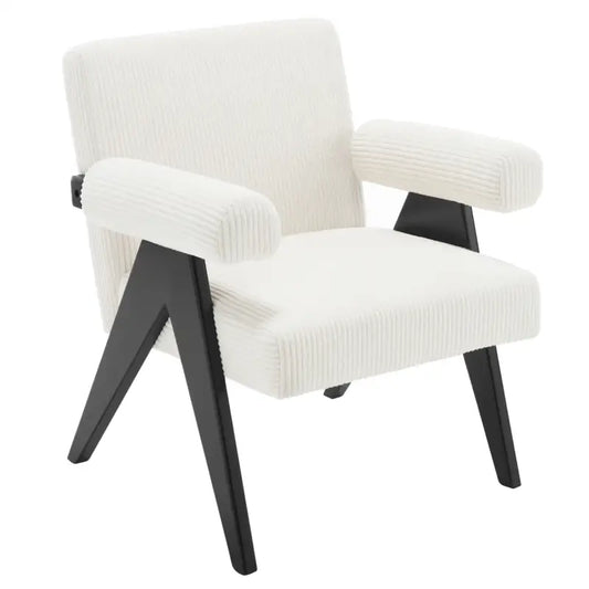 Een witte, gestoffeerde fauteuil met rimpeltextuur en zwarte, schuin geplaatste poten. Ideaal voor moderne woonkamerdecoratie of als comfortabele leunstoel in een stijlvolle ruimte.