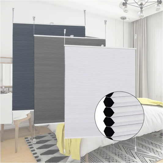 Zachte, moderne zonwering in wit, grijs en donkergrijs, met een duidelijke textuur en een close-up van de zwarte, gestreepte binnenkant. Ideaal voor slaapkamers en woonruimtes met een minimalistisch interieur.