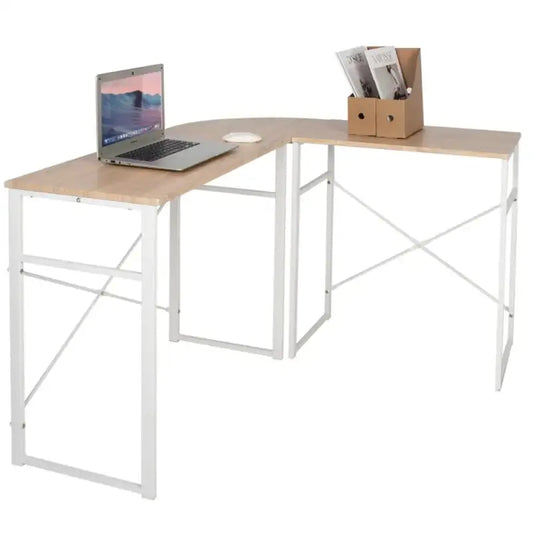 Een L-vormige houten werkplek met witte metalen poten, voorzien van een laptop en een magazinehouder, ideaal voor thuisbureau of kantoorwerkplek.