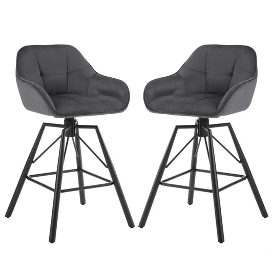 Witte, gepolsterde barstoelen met zwart metalen frame, geschikt voor moderne keukens of bars. Comfortabele zitting met stijlvolle, gestoffeerde bekleding.
