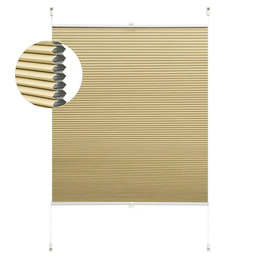 Lichtbeige plekblinde met zichtbare metalen profielen en witte montagebeugels, geschikt voor zonbescherming in woon- en kantoorruimtes. Detailopname toont de textuur en constructie van de blind.